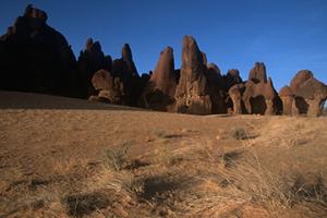 恩贾梅纳国际机场三字代码(NDJ)_N'